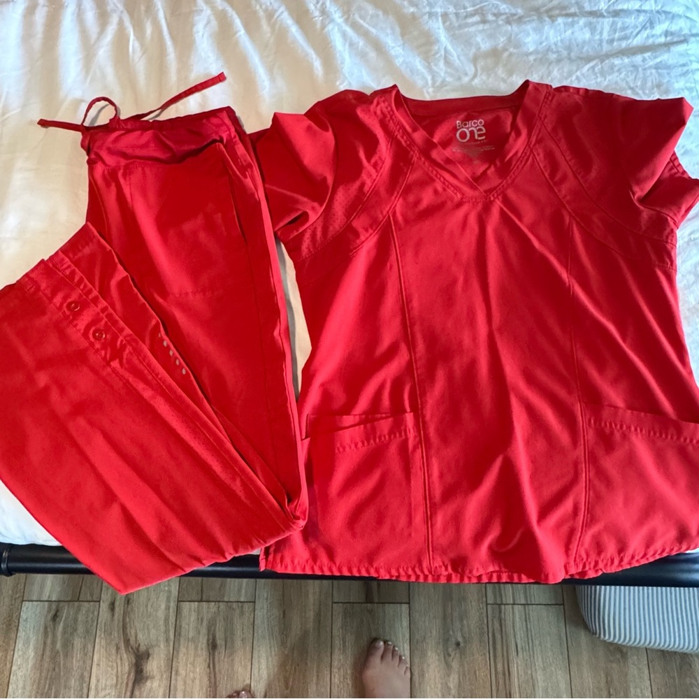 Barco one women’s medium scrub set